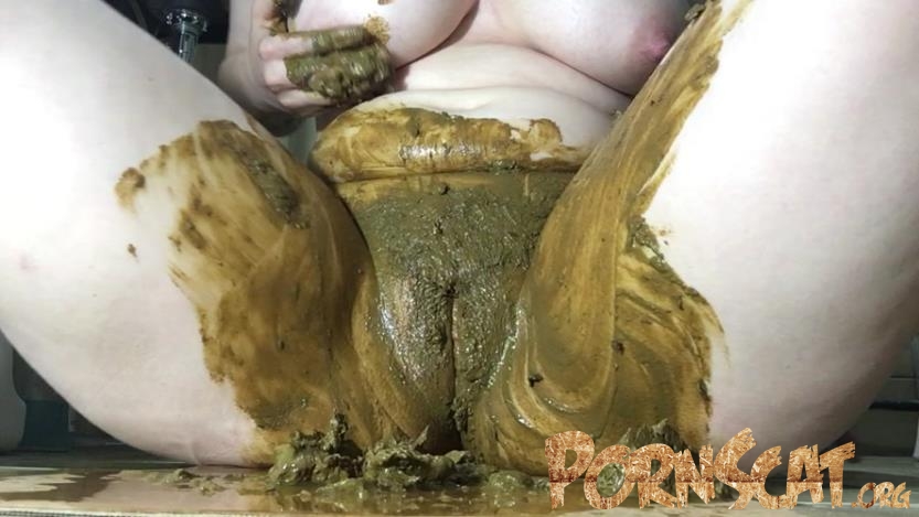 Poop Play Masturbation with ChubbiBunni [HD / 2019]