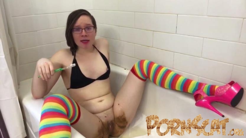 Sneaky Poop Play with GwenyT [FullHD / 2020]
