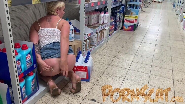 Kack and piss sauerei in the middle of the shop - Anale Bockwurst introduction with Devil Sophie [FullHD / 2022]