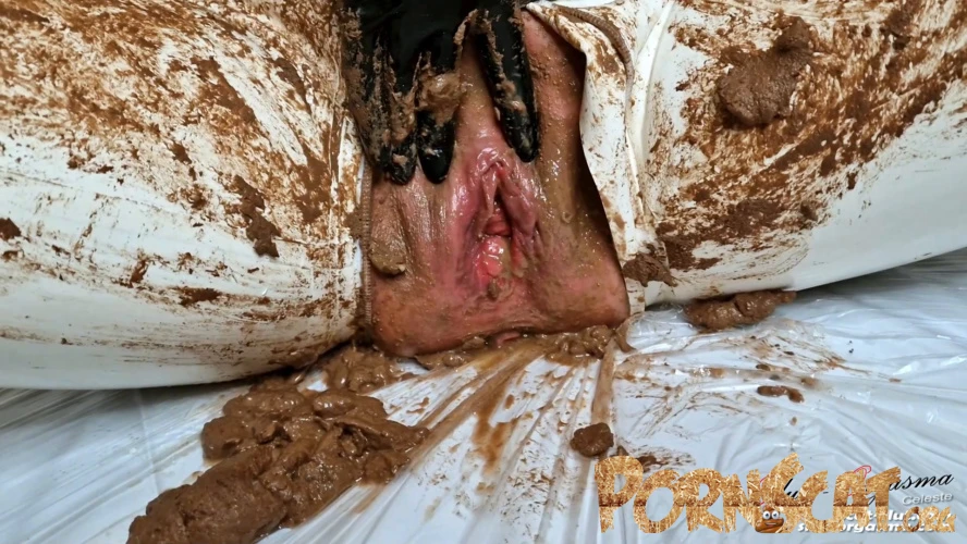 Scat Slut-Orgasma Celeste extreme scat play in white rubber catsuit and ... [FullHD / 2025]