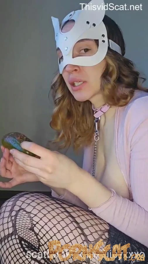 Juicy Shoves a Big Pickle Deep in Her Ass Then Pulls It Out and Eats It Covered in Shit. P1 [SD / 2026]