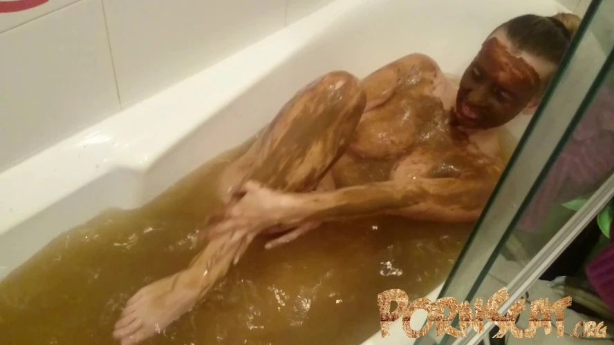 Bathing in Shit Water and Smearing P2. P1 with Brown Wife [FullHD / 2026]