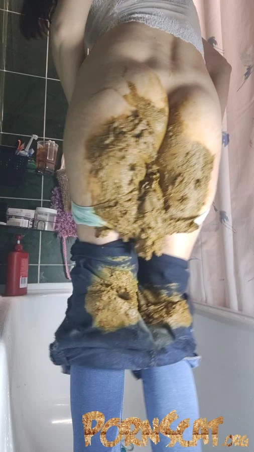 poop in skinny jeans and panties [SD / 2026]