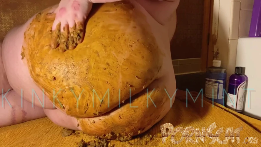 Huge Ass Covered in Shit with KinkyMilkyMint [HD / 2026]